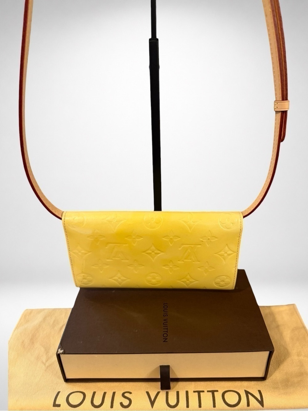 Louis Vuitton Authentic LV Monogram Vernis Sarah Wallet Yellow Crossbody Bag - Picture 2 of 16